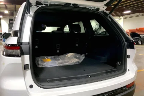 More photos of 2025 Jeep Grand Cherokee GRAND CHEROKEE LIMITED 4X4 at Cable Dahmer Chrysler Dodge Jeep Ram of Kansas City, MO