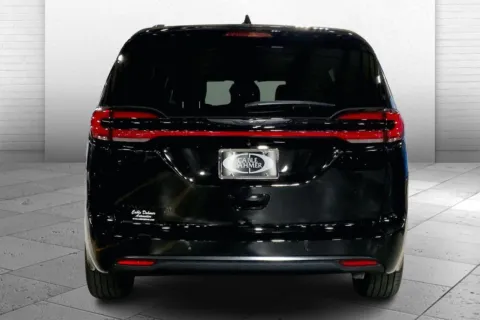 More photos of 2026 Chrysler Pacifica PACIFICA SELECT at Cable Dahmer Chrysler Dodge Jeep Ram of Kansas City, MO