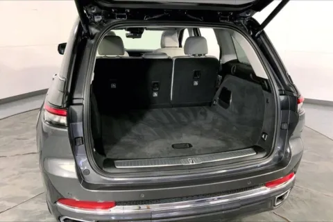 More photos of 2022 Jeep Grand Cherokee Overland at Cable Dahmer Chrysler Dodge Jeep Ram of Kansas City, MO