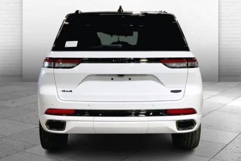 More photos of 2025 Jeep Grand Cherokee GRAND CHEROKEE SUMMIT RESERVE 4X4 at Cable Dahmer Chrysler Dodge Jeep Ram of Kansas City, MO