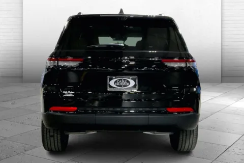 More photos of 2025 Jeep Grand Cherokee GRAND CHEROKEE LIMITED 4X4 at Cable Dahmer Chrysler Dodge Jeep Ram of Kansas City, MO