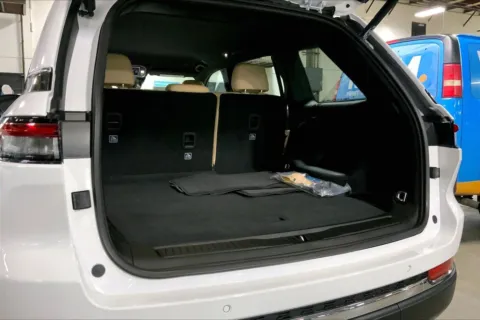 More photos of 2025 Jeep Grand Cherokee GRAND CHEROKEE LIMITED 4X4 at Cable Dahmer Chrysler Dodge Jeep Ram of Kansas City, MO