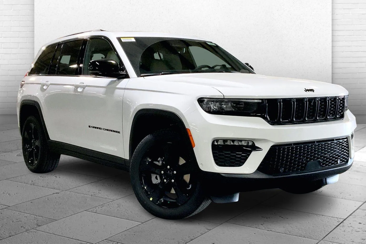 White 2025 Jeep Grand Cherokee GRAND CHEROKEE LIMITED 4X4 for sale in Kansas City, MO