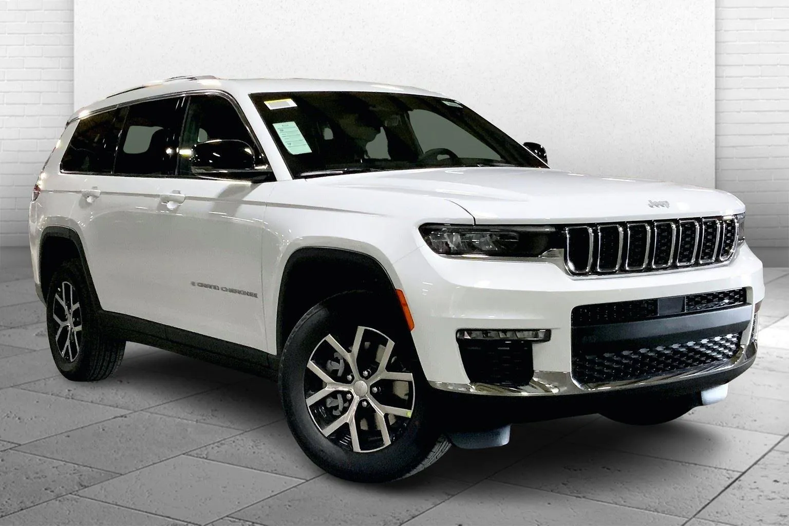 White 2025 Jeep Grand Cherokee GRAND CHEROKEE L LIMITED 4X4 for sale in Kansas City, MO