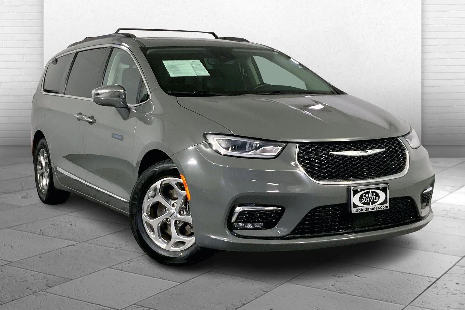 Gray 2022 Chrysler Pacifica Limited for sale in Kansas City, MO