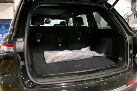 More photos of 2025 Jeep Grand Cherokee 4xe 4x4 at Cable Dahmer Chrysler Dodge Jeep Ram of Kansas City, MO