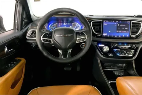 More photos of 2022 Chrysler Pacifica Hybrid Pinnacle at Cable Dahmer Chrysler Dodge Jeep Ram of Kansas City, MO