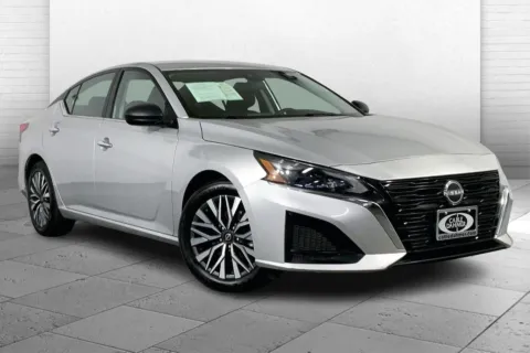 Silver 2024 Nissan Altima SV FWD for sale in Kansas City, MO