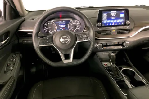 More photos of 2024 Nissan Altima SV FWD at Cable Dahmer Chrysler Dodge Jeep Ram of Kansas City, MO