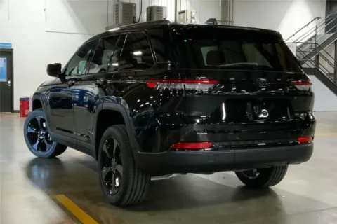 Another view of 2025 Jeep Grand Cherokee GRAND CHEROKEE ALTITUDE X 4X4 for sale in Kansas City, MO at Cable Dahmer Chrysler Dodge Jeep Ram of Kansas City