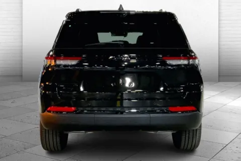 More photos of 2025 Jeep Grand Cherokee GRAND CHEROKEE LIMITED 4X4 at Cable Dahmer Chrysler Dodge Jeep Ram of Kansas City, MO
