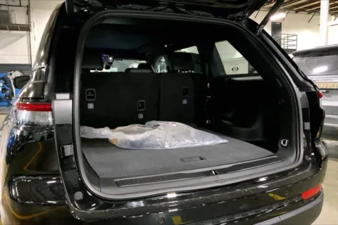 More photos of 2025 Jeep Grand Cherokee GRAND CHEROKEE LIMITED 4X4 at Cable Dahmer Chrysler Dodge Jeep Ram of Kansas City, MO