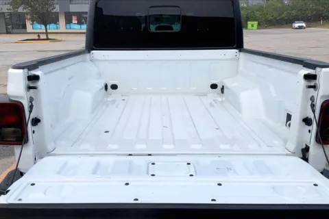 More photos of 2021 Jeep Gladiator Willys 4x4 at Cable Dahmer Chrysler Dodge Jeep Ram of Kansas City, MO