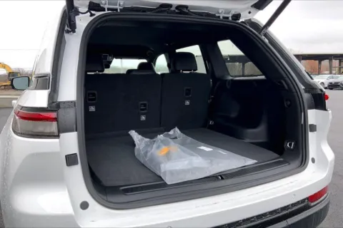 More photos of 2025 Jeep Grand Cherokee GRAND CHEROKEE LIMITED 4X4 at Cable Dahmer Chrysler Dodge Jeep Ram of Kansas City, MO