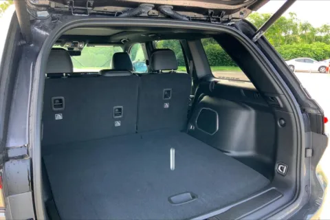 More photos of 2025 Jeep Grand Cherokee GRAND CHEROKEE LIMITED 4X4 at Cable Dahmer Chrysler Dodge Jeep Ram of Kansas City, MO