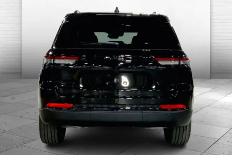 More photos of 2025 Jeep Grand Cherokee GRAND CHEROKEE LIMITED 4X4 at Cable Dahmer Chrysler Dodge Jeep Ram of Kansas City, MO