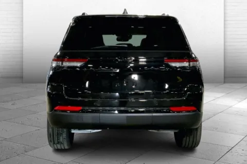 More photos of 2025 Jeep Grand Cherokee GRAND CHEROKEE LIMITED 4X4 at Cable Dahmer Chrysler Dodge Jeep Ram of Kansas City, MO
