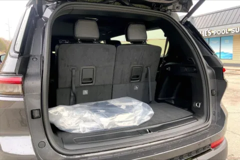 More photos of 2025 Jeep Grand Cherokee GRAND CHEROKEE L LIMITED 4X4 at Cable Dahmer Chrysler Dodge Jeep Ram of Kansas City, MO