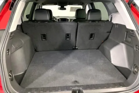 More photos of 2024 GMC Terrain FWD SLT at Cable Dahmer Chrysler Dodge Jeep Ram of Kansas City, MO