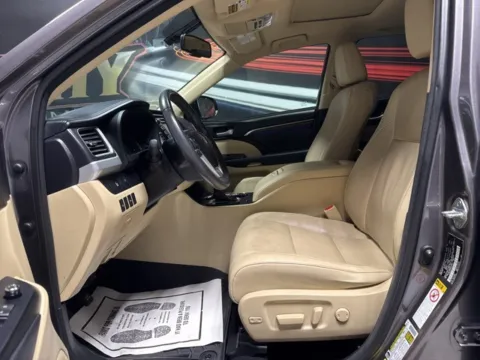 More photos of 2015 Toyota Highlander Hybrid Limited at Seay Motors, KY