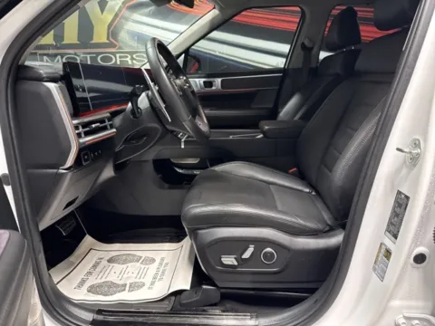 More photos of 2024 Hyundai Santa Fe Limited at Seay Motors, KY