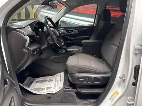 More photos of 2021 Chevrolet Traverse LT at Seay Motors, KY
