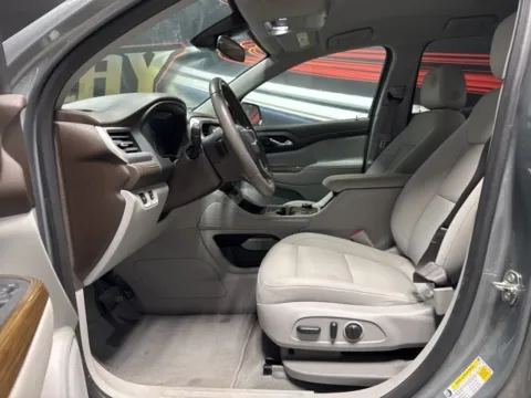 More photos of 2023 GMC Acadia SLE at Seay Motors, KY