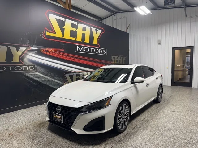 White 2023 Nissan Altima 2.5 SL for sale in Mayfield, KY