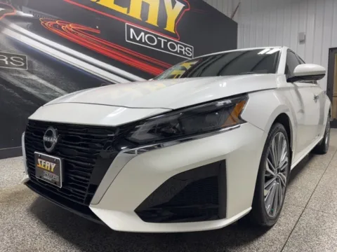Photos of 2023 Nissan Altima 2.5 SL for sale in Mayfield, KY at Seay Motors