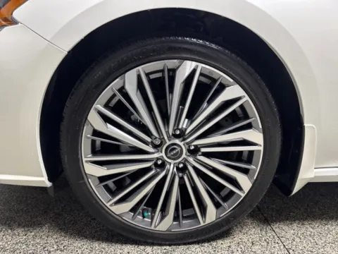 More photos of 2023 Nissan Altima 2.5 SL at Seay Motors, KY