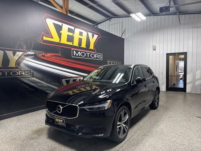 2021 Volvo XC60 Momentum's photo