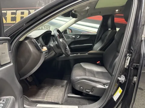 More photos of 2021 Volvo XC60 T5 Momentum at Seay Motors, KY