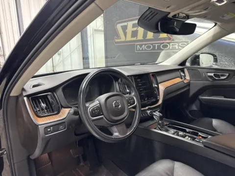 More photos of 2021 Volvo XC60 T5 Momentum at Seay Motors, KY