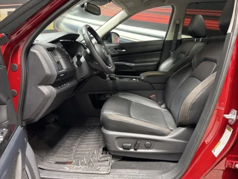 More photos of 2022 Nissan Pathfinder SL at Seay Motors, KY