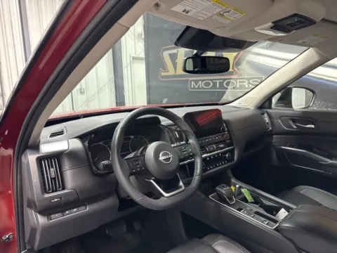 More photos of 2022 Nissan Pathfinder SL at Seay Motors, KY