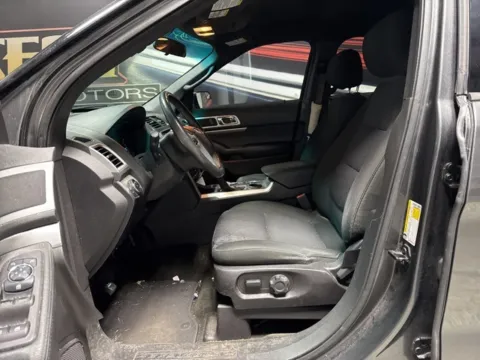 More photos of 2015 Ford Explorer XLT at Seay Motors, KY