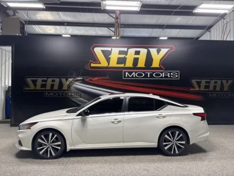Photos of 2021 Nissan Altima 2.5 SR for sale in Mayfield, KY at Seay Motors