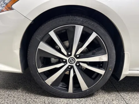 Another view of 2021 Nissan Altima 2.5 SR for sale in Mayfield, KY at Seay Motors