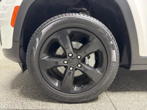 Another view of 2023 Jeep Grand Cherokee Limited for sale in Mayfield, KY at Seay Motors