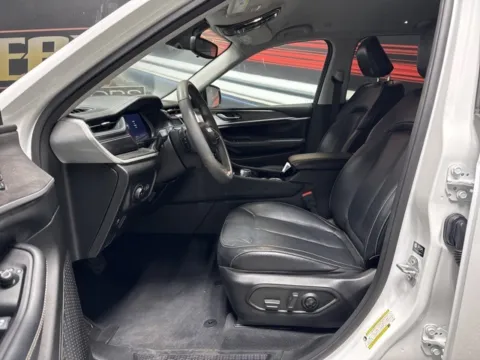 More photos of 2023 Jeep Grand Cherokee Limited at Seay Motors, KY
