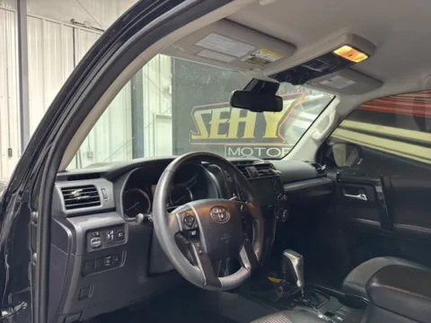 More photos of 2022 Toyota 4Runner TRD Off-Road at Seay Motors, KY