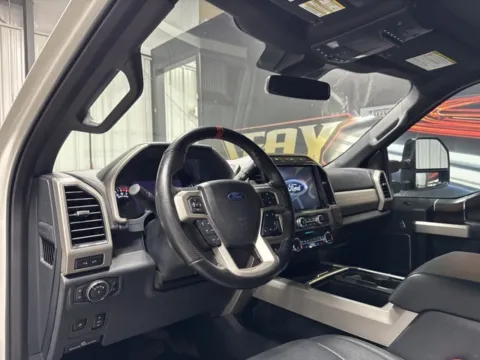 More photos of 2022 Ford F-250SD Lariat at Seay Motors, KY