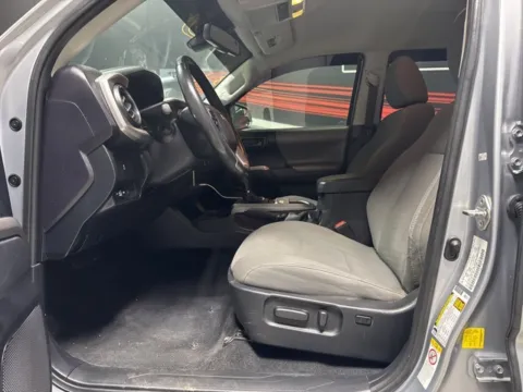 More photos of 2020 Toyota Tacoma SR5 at Seay Motors, KY