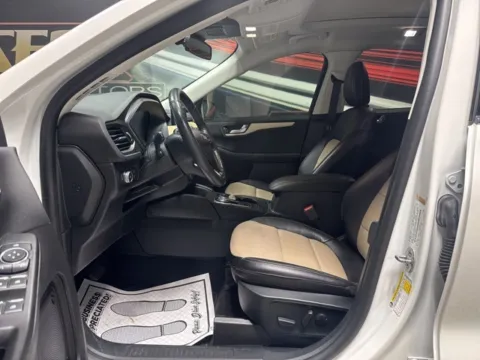 More photos of 2022 Ford Escape Titanium at Seay Motors, KY