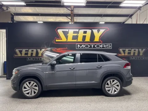 Photos of 2020 Volkswagen Atlas Cross Sport 2.0T SE w/Technology for sale in Mayfield, KY at Seay Motors