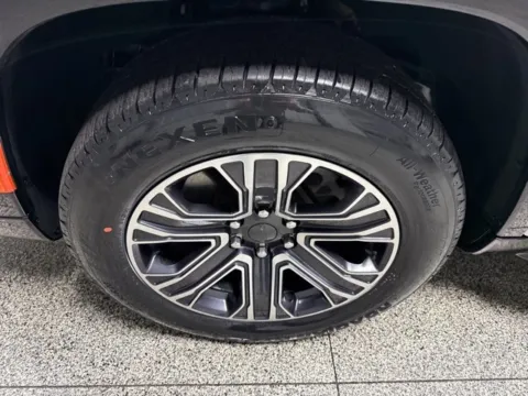 More photos of 2024 Jeep Wagoneer at Seay Motors, KY