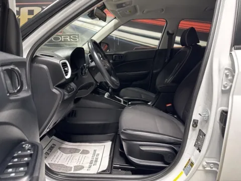 More photos of 2023 Hyundai Venue Limited at Seay Motors, KY