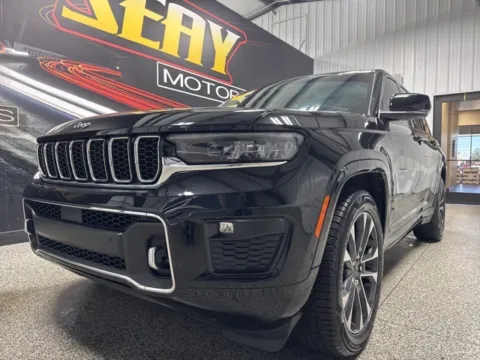Photos of 2022 Jeep Grand Cherokee Overland for sale in Mayfield, KY at Seay Motors