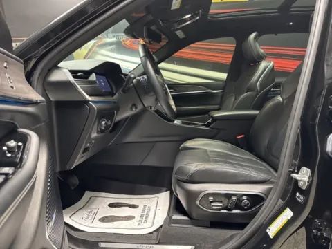 More photos of 2022 Jeep Grand Cherokee Overland at Seay Motors, KY