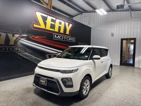 White 2022 Kia Soul LX for sale in Mayfield, KY